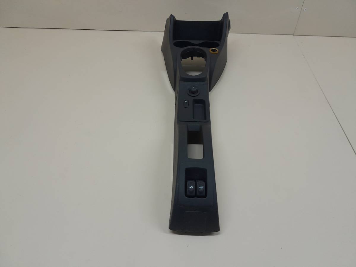 Консоль центральная Renault Logan (1) 2005-2014 Консоль центральная Renault Logan (1) 2005-2014