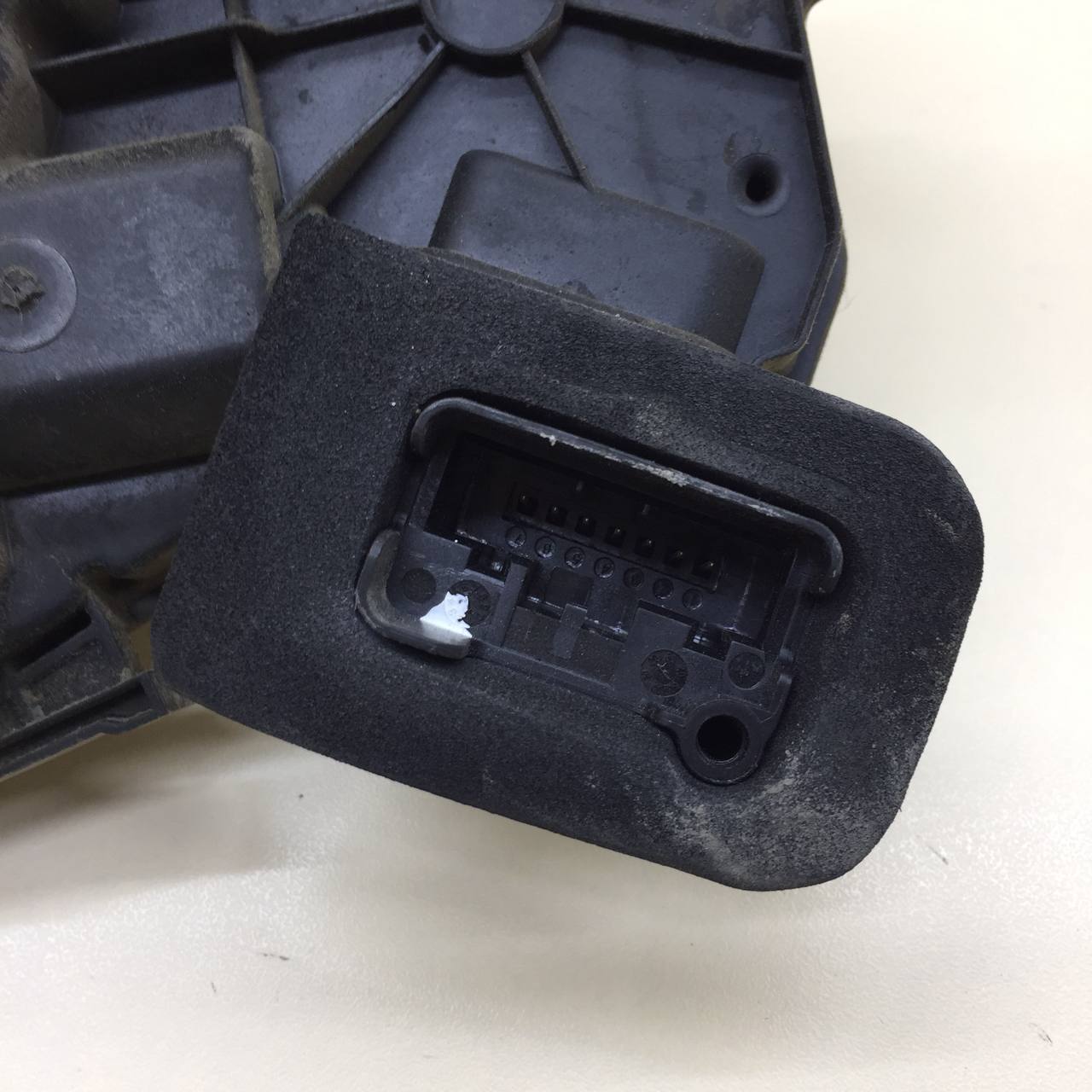 Замок двери передней левой Volkswagen Polo (MK5) 2011-2020