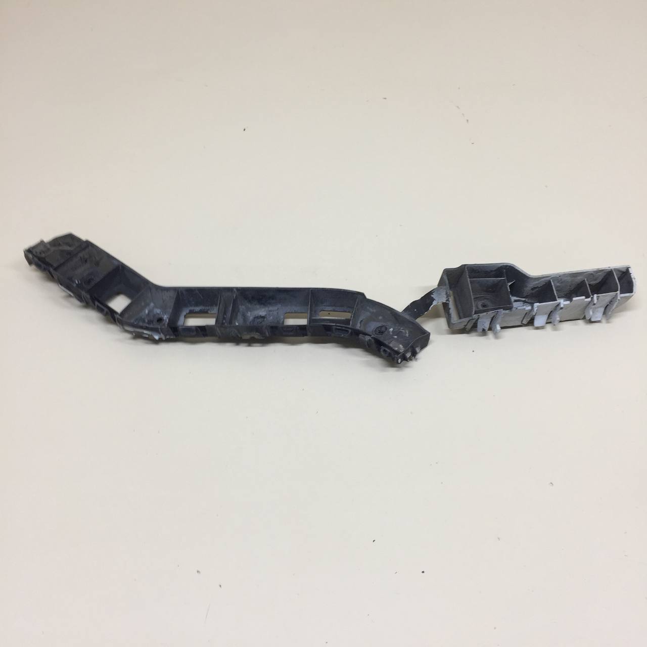 Направляющая заднего бампера правая Chevrolet Cobalt (T250) 2011-2015