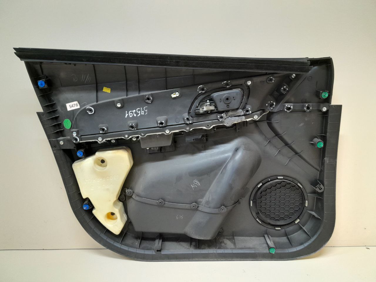Обшивка двери передней правой Chevrolet Cruze (J300) 2009-2016