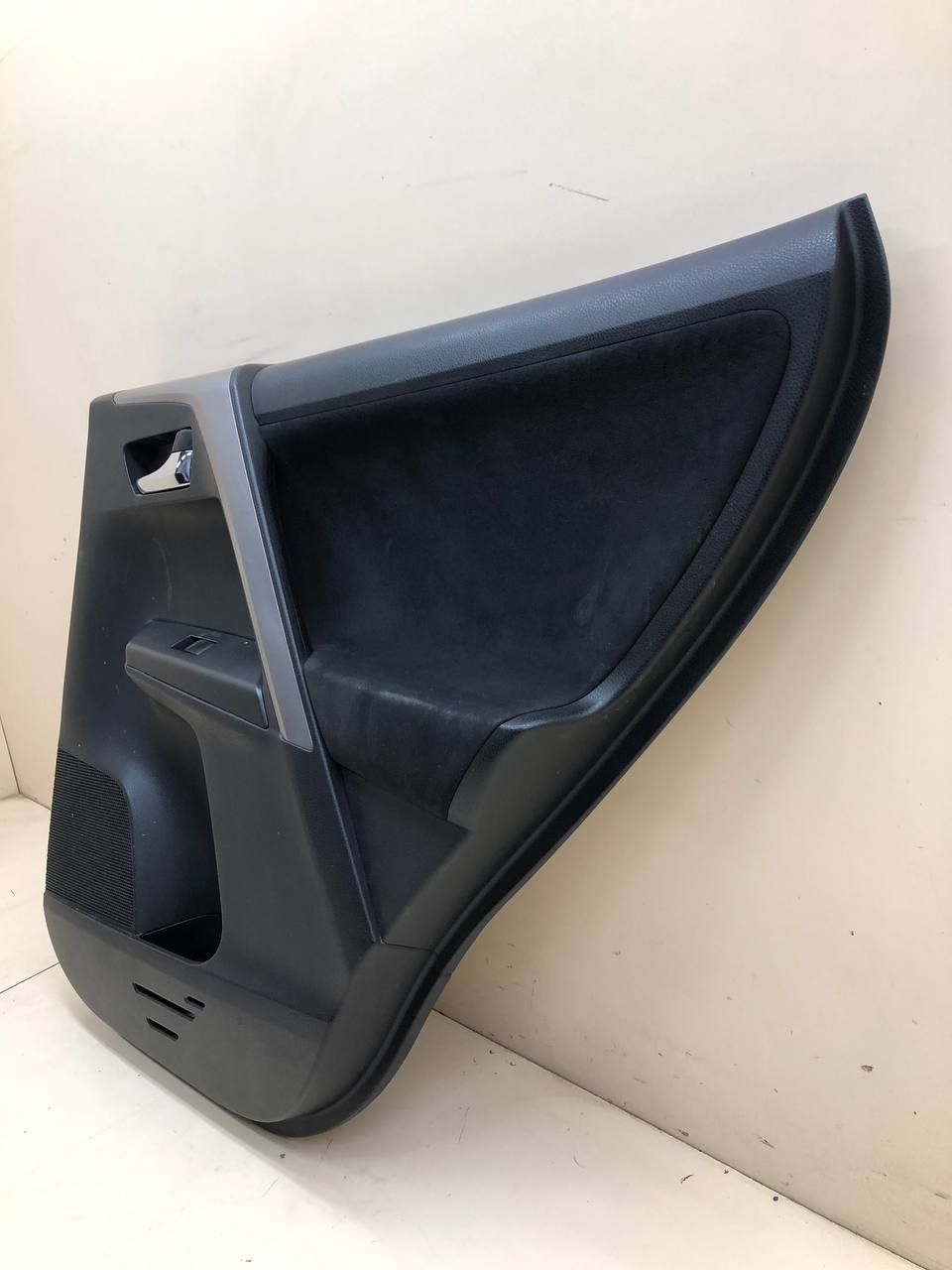 Обшивка двери задней правой Toyota Rav 4 (XA40) 2013-2019