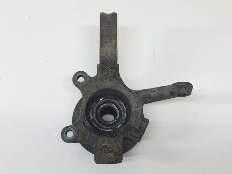 Кулак поворотный передний правый Nissan Almera (N16) 2000-2006