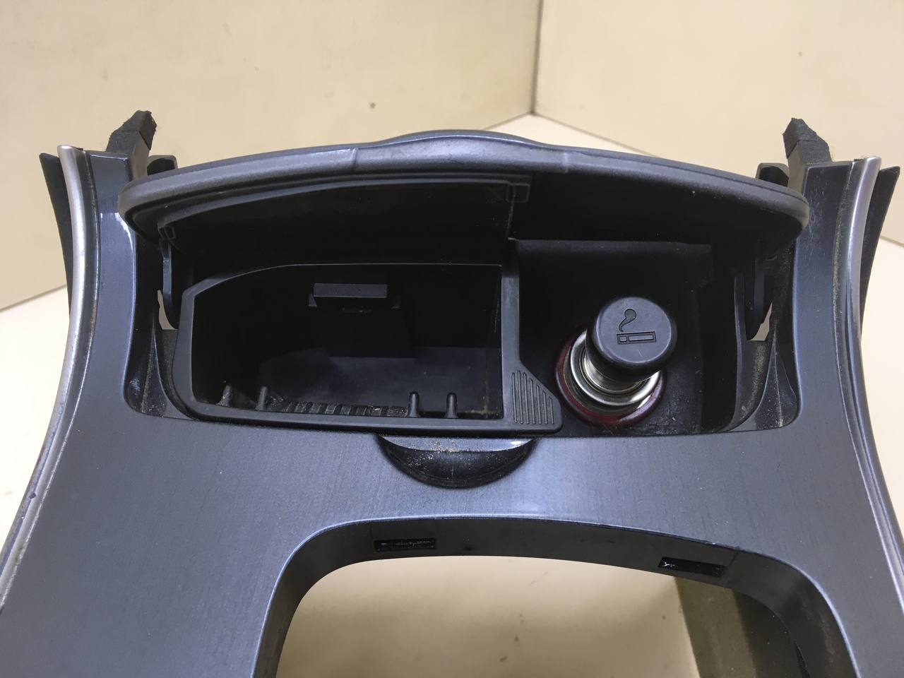 Консоль центральная Mazda Mazda 6 (GG) 2002-2007 Консоль центральная Mazda Mazda 6 (GG) 2002-2007