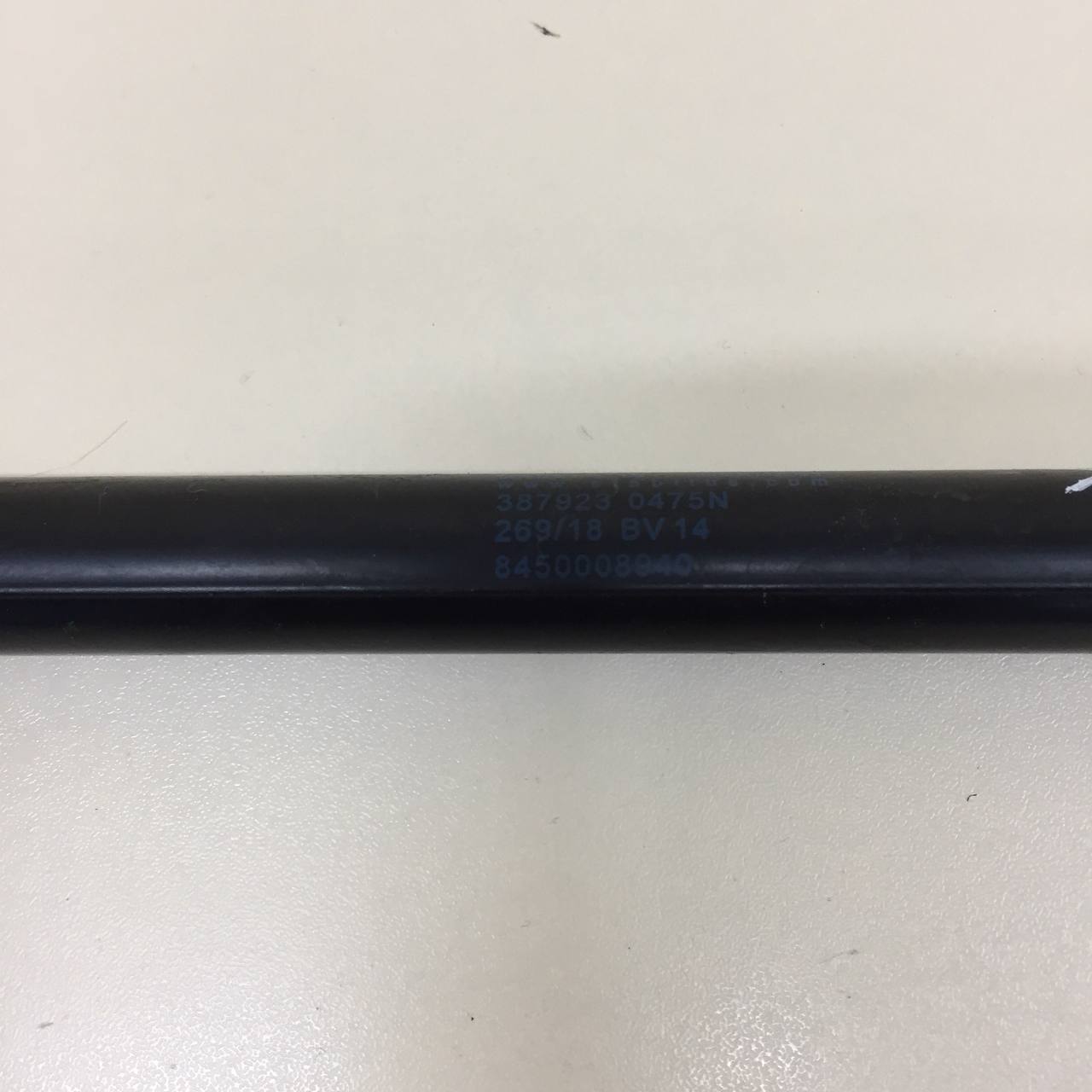 Амортизатор двери багажника Lada Vesta 2015>