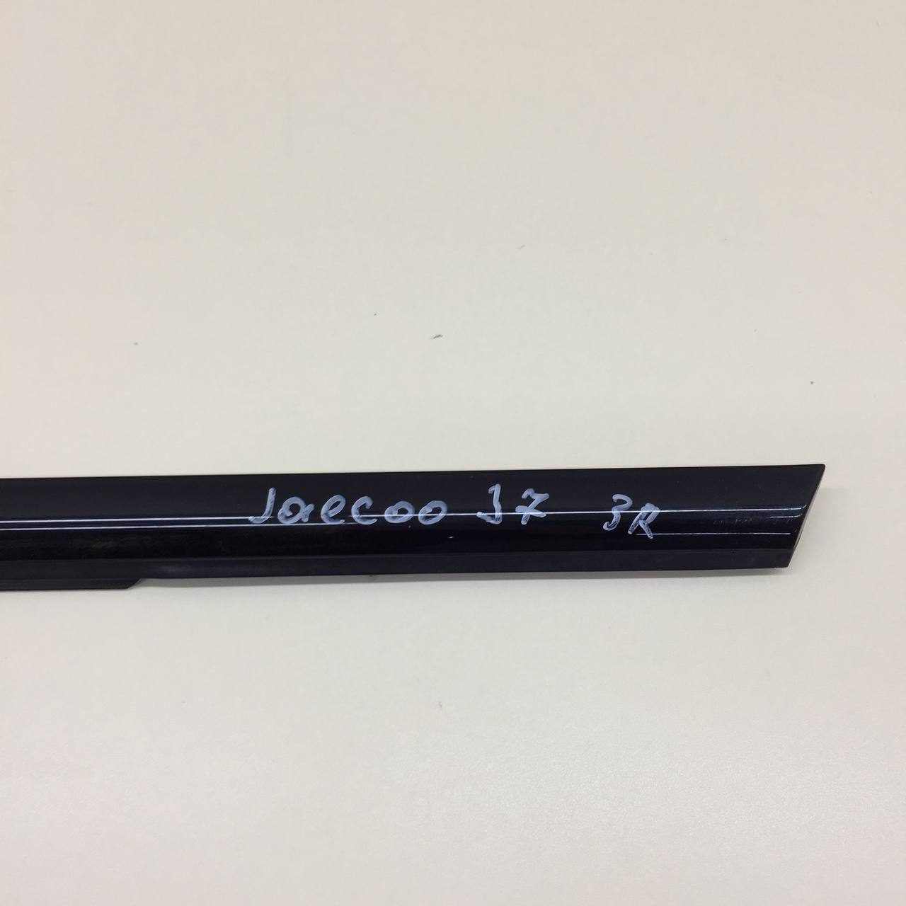 Накладка стекла заднего правого Jaecoo J7 2023>