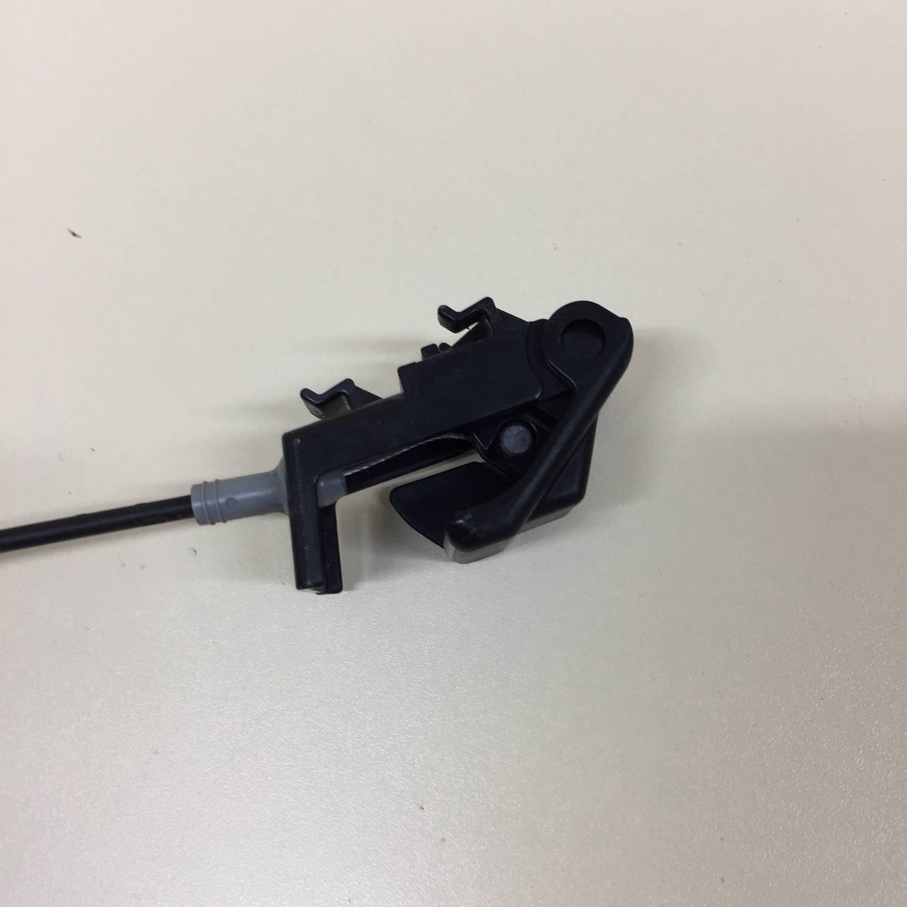 Ручка открывания капота Mazda Mazda 3 (BM) 2013-2016 Ручка открывания капота Mazda Mazda 3 (BM) 2013-2016