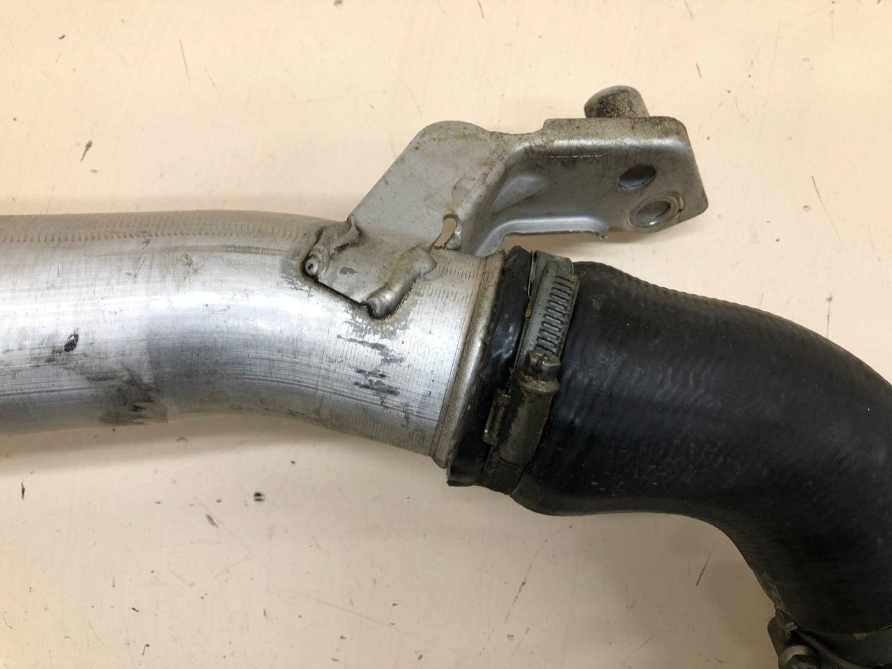 Патрубок интеркулера Volvo XC60 2008-2017