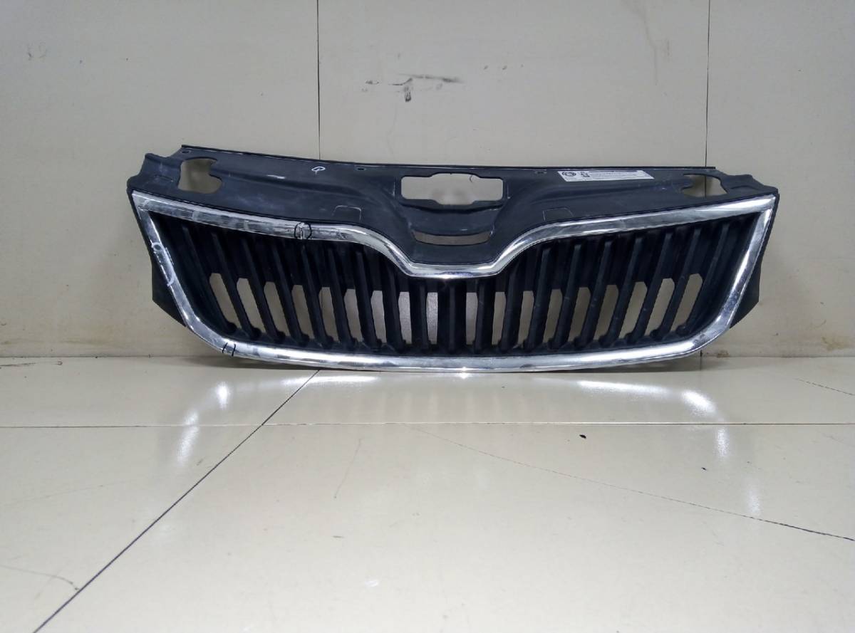 Решетка радиатора Skoda Rapid 2012-2020