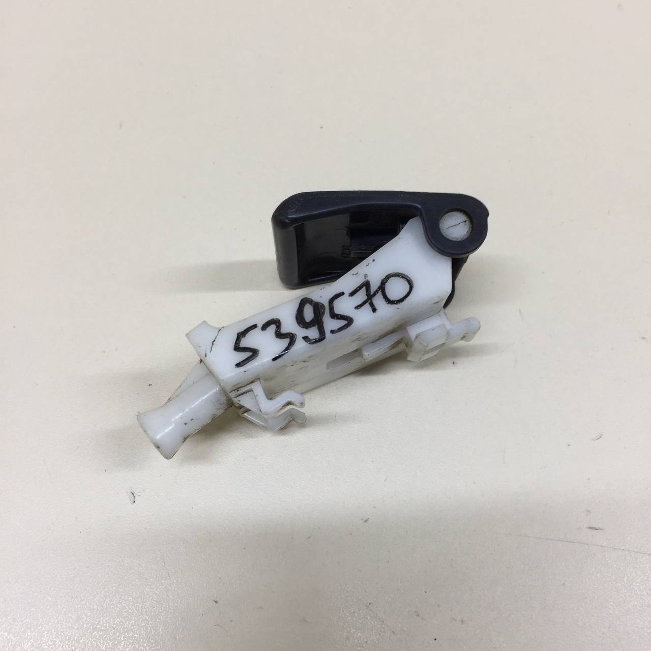 Ручка открывания капота Toyota Corolla E150 2006-2013 Ручка открывания капота Toyota Corolla E150 2006-2013
