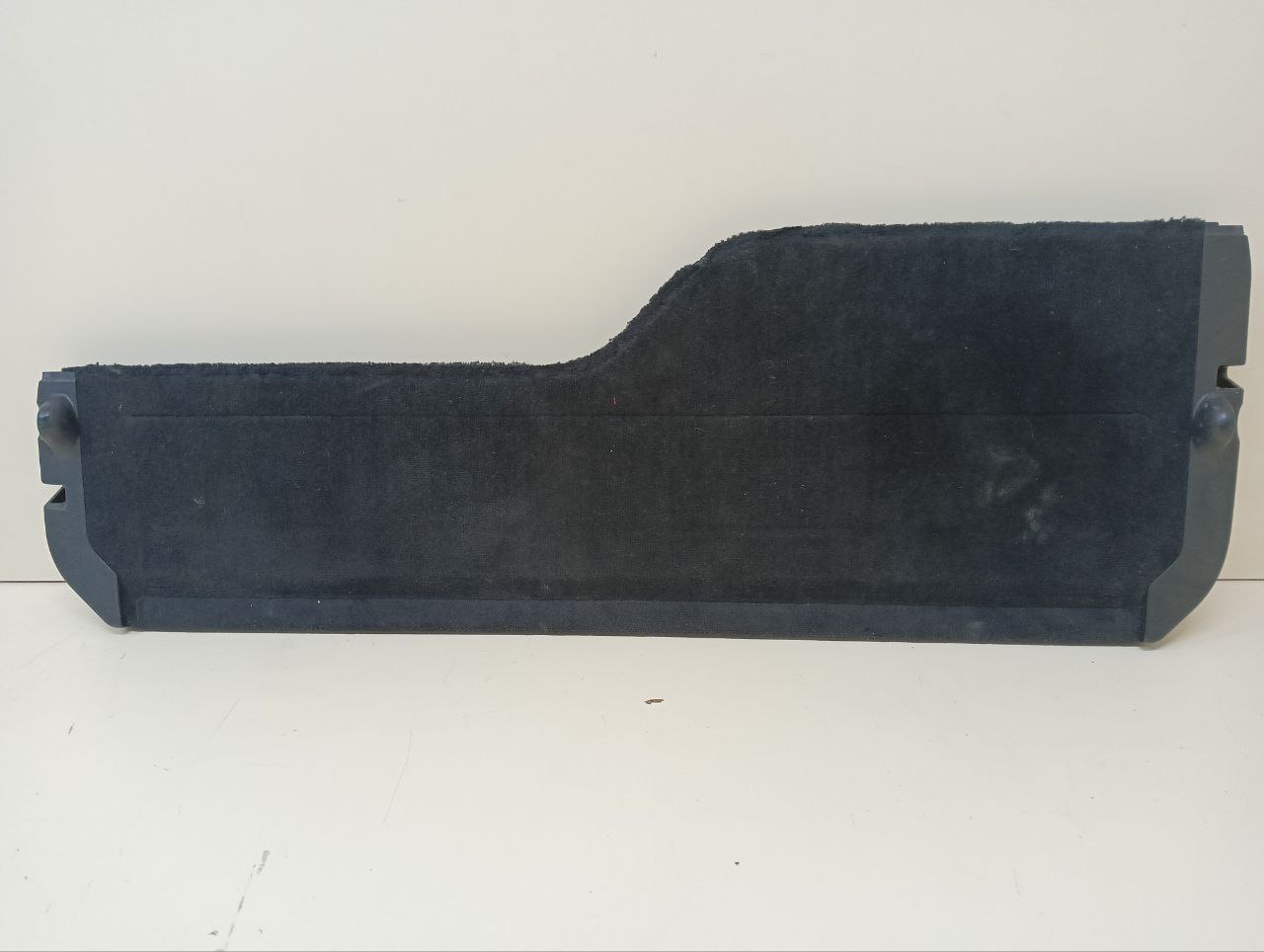 Обшивка двери багажника Land Rover Discovery 3 (L319) 2004-2009 Обшивка двери багажника Land Rover Discovery 3 (L319) 2004-2009