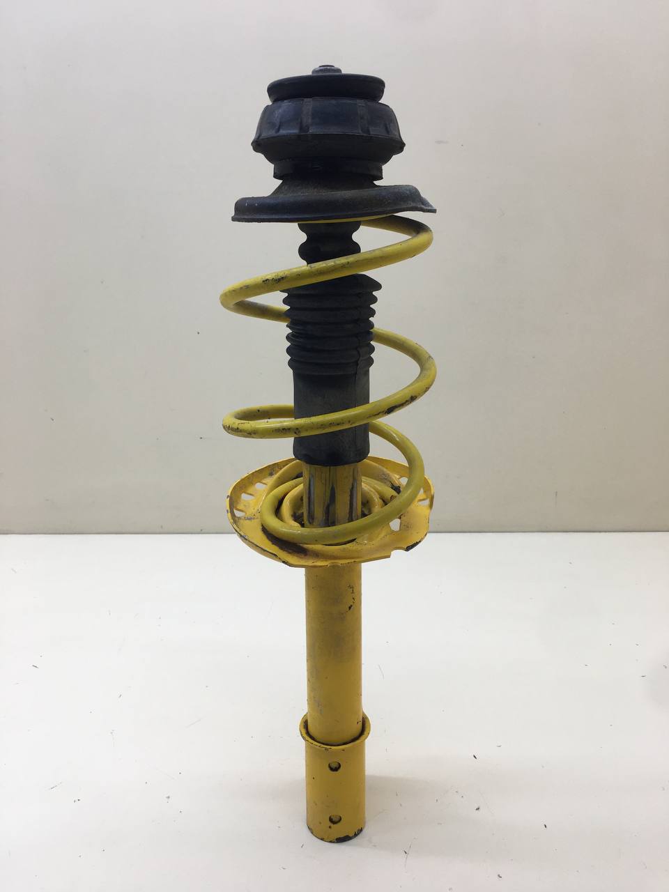 Амортизатор передний Renault Logan (2) 2014>