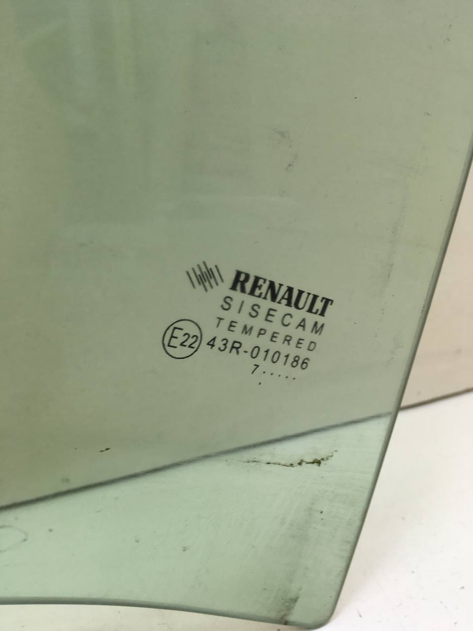 Стекло двери задней правой Renault Sandero Stepway (5S) 2014-2022