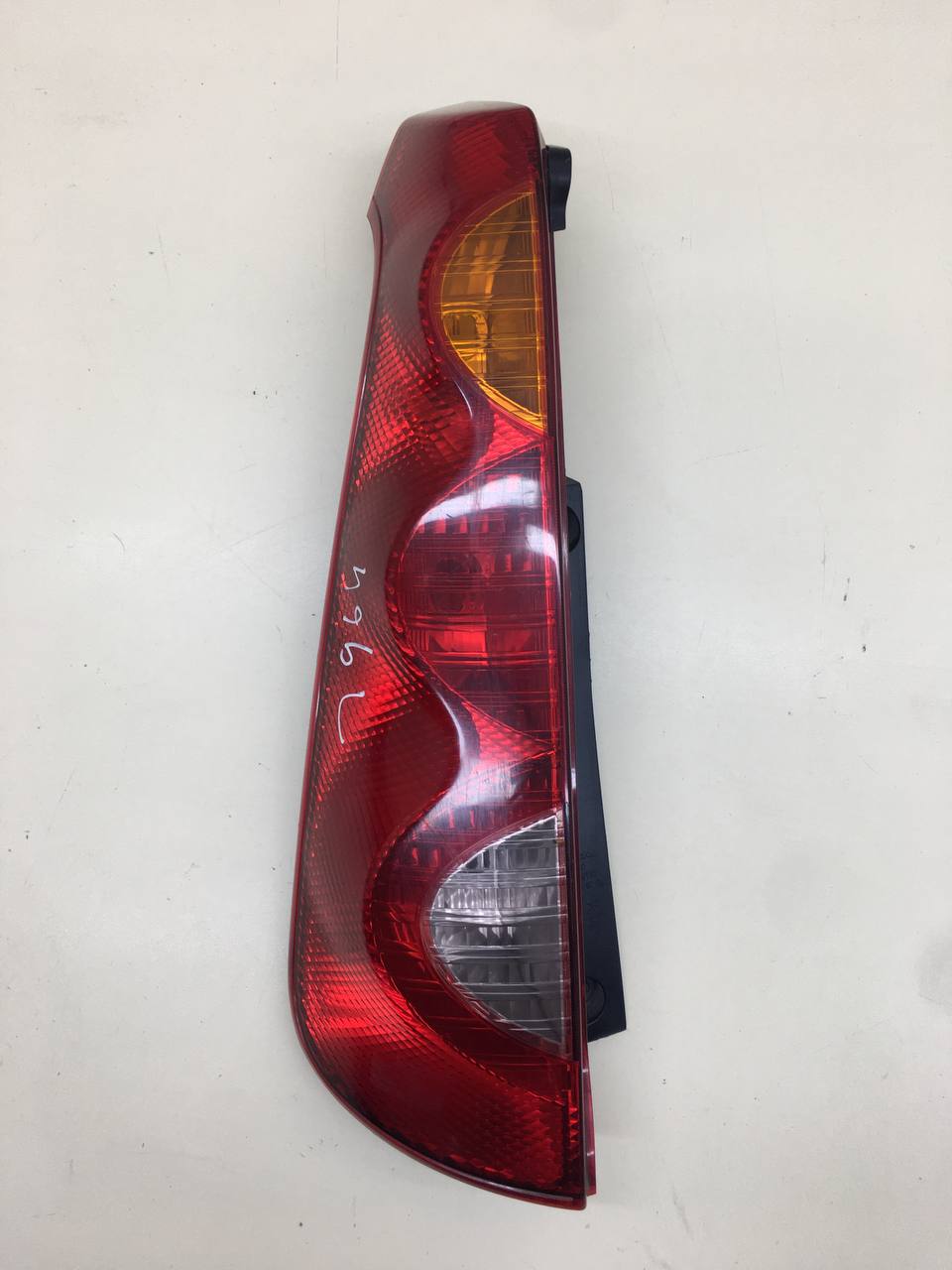 Фонарь задний левый Nissan Note (E11) 2006-2013