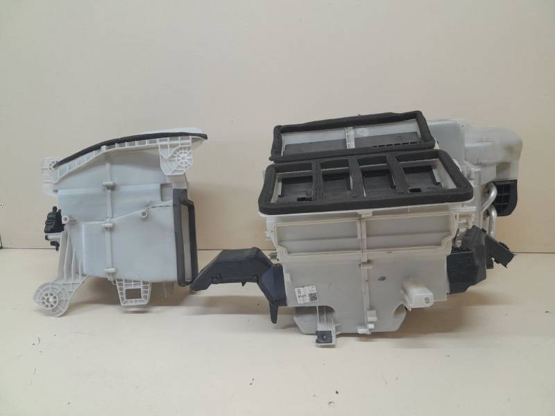 Корпус отопителя Mazda Mazda 3 (BM) 2013-2016 Корпус отопителя Mazda Mazda 3 (BM) 2013-2016