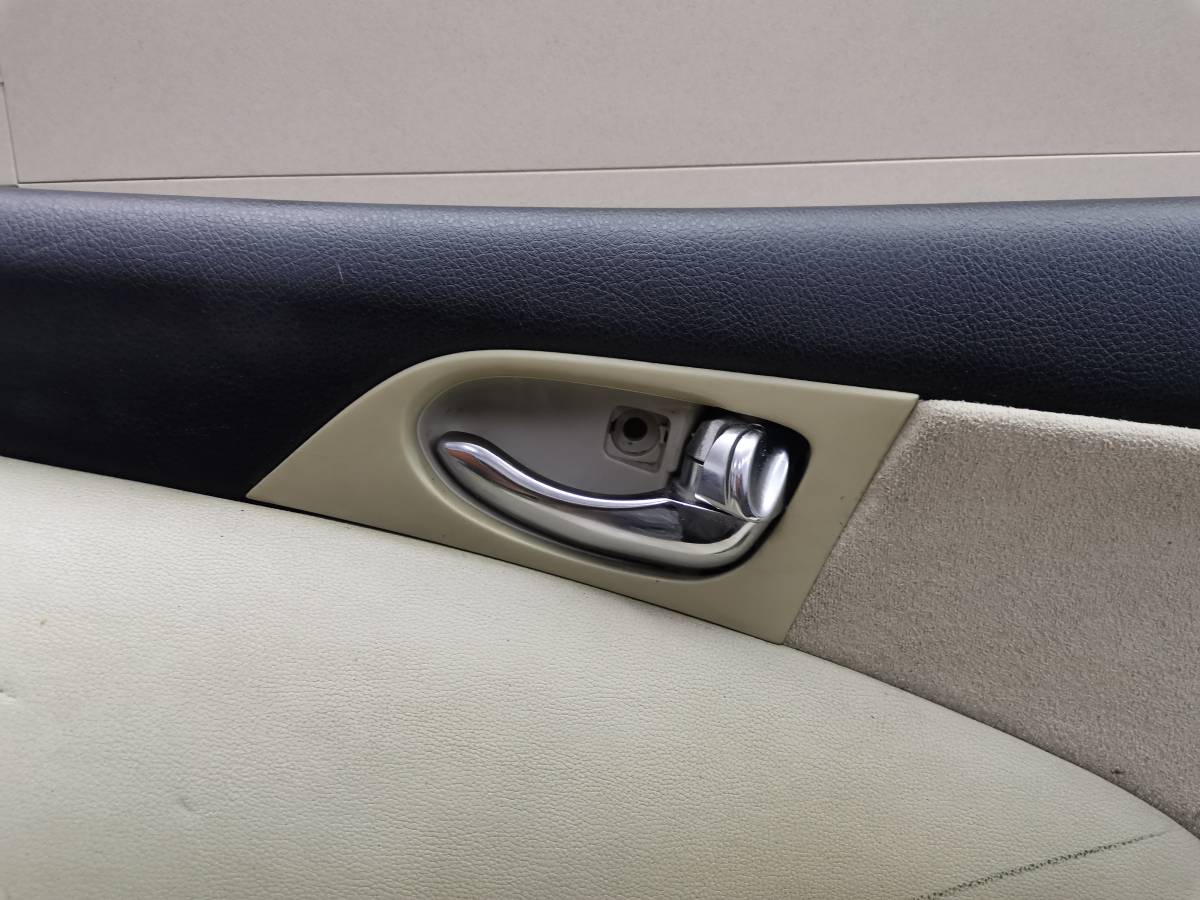Обшивка двери передней правой Nissan Primera (P12) 2002-2007