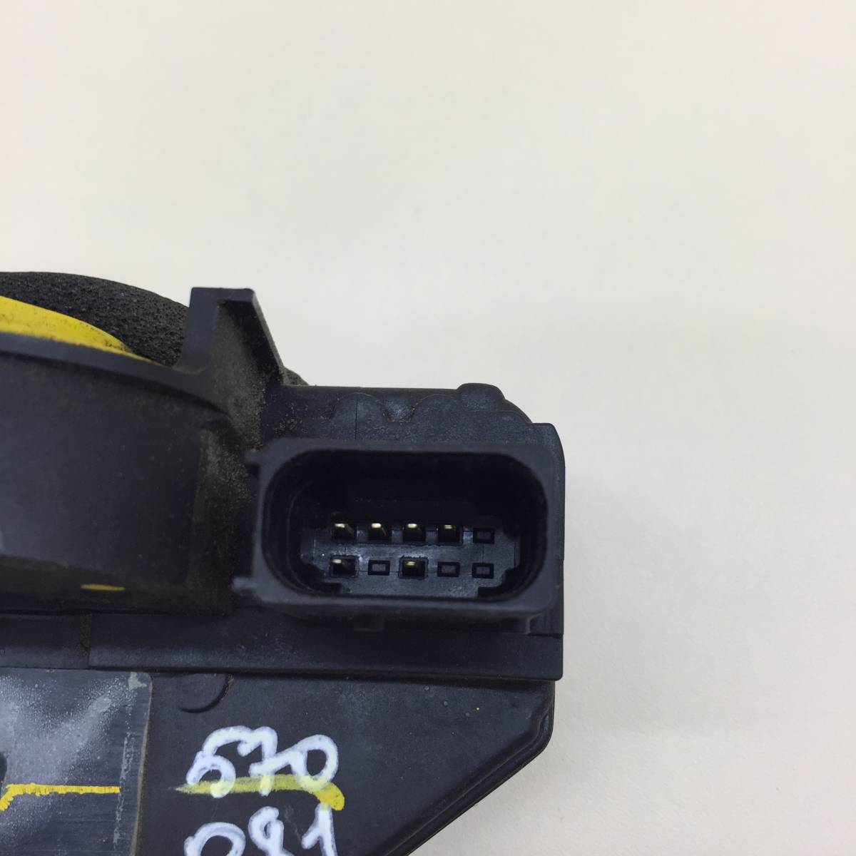 Замок двери передней левой Chevrolet Cruze (J300) 2009-2016