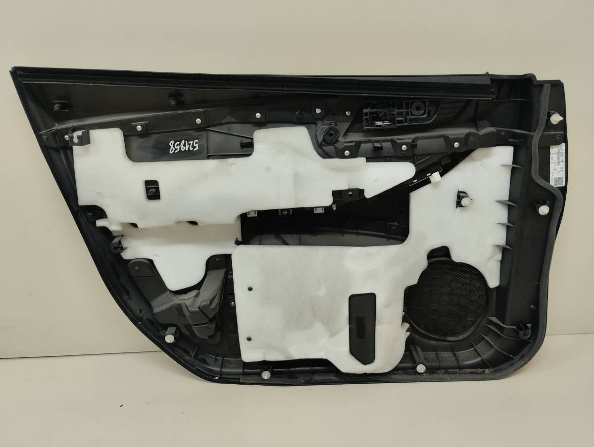 Обшивка двери передней правой Mazda Mazda 3 (BL) 2009-2013