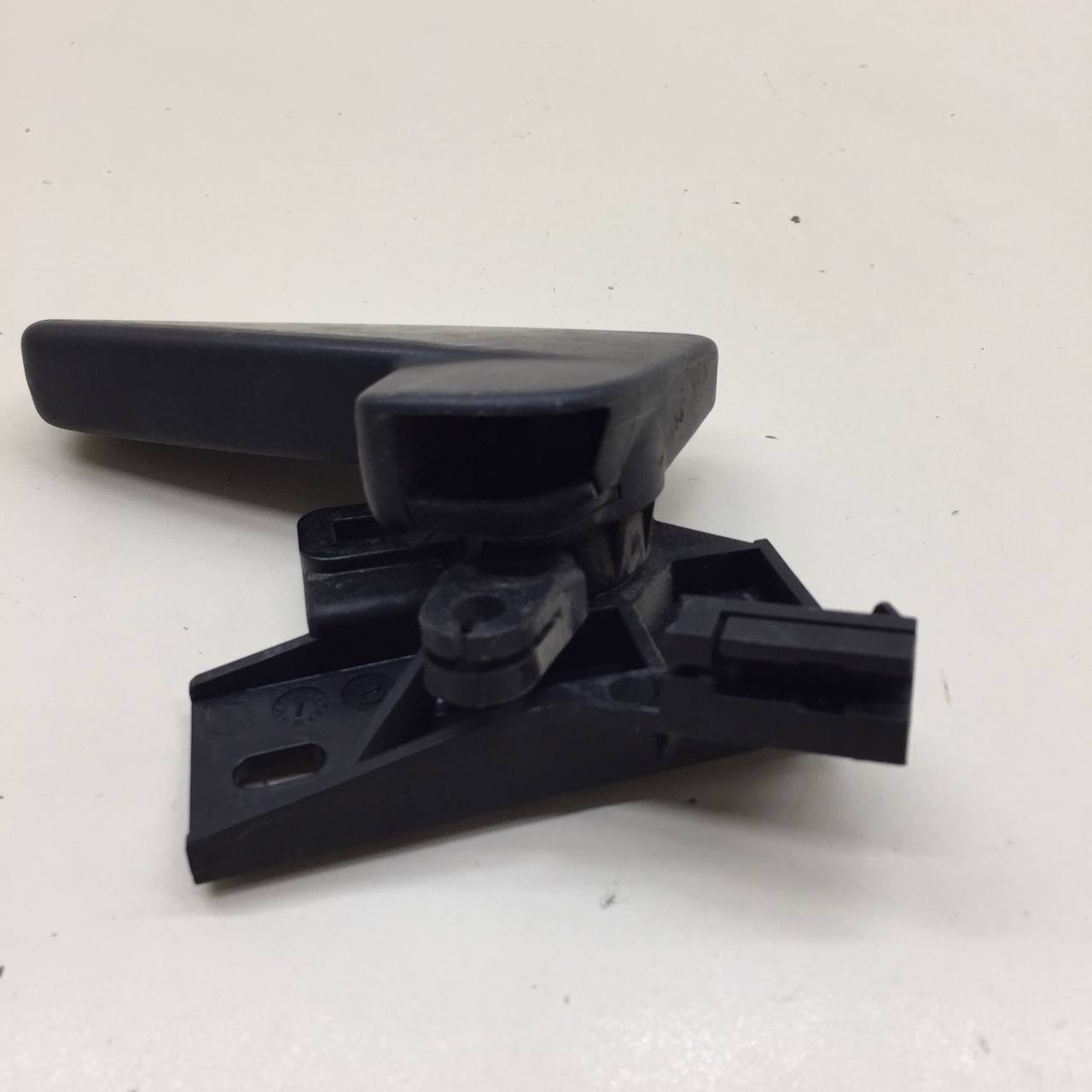 Ручка открывания капота Volkswagen Polo (MK5) 2011-2020