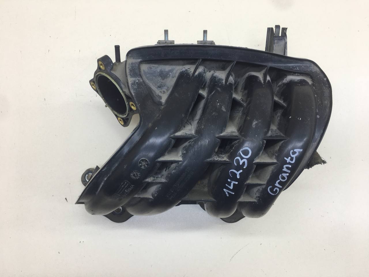 Коллектор впускной Lada Granta 2011>