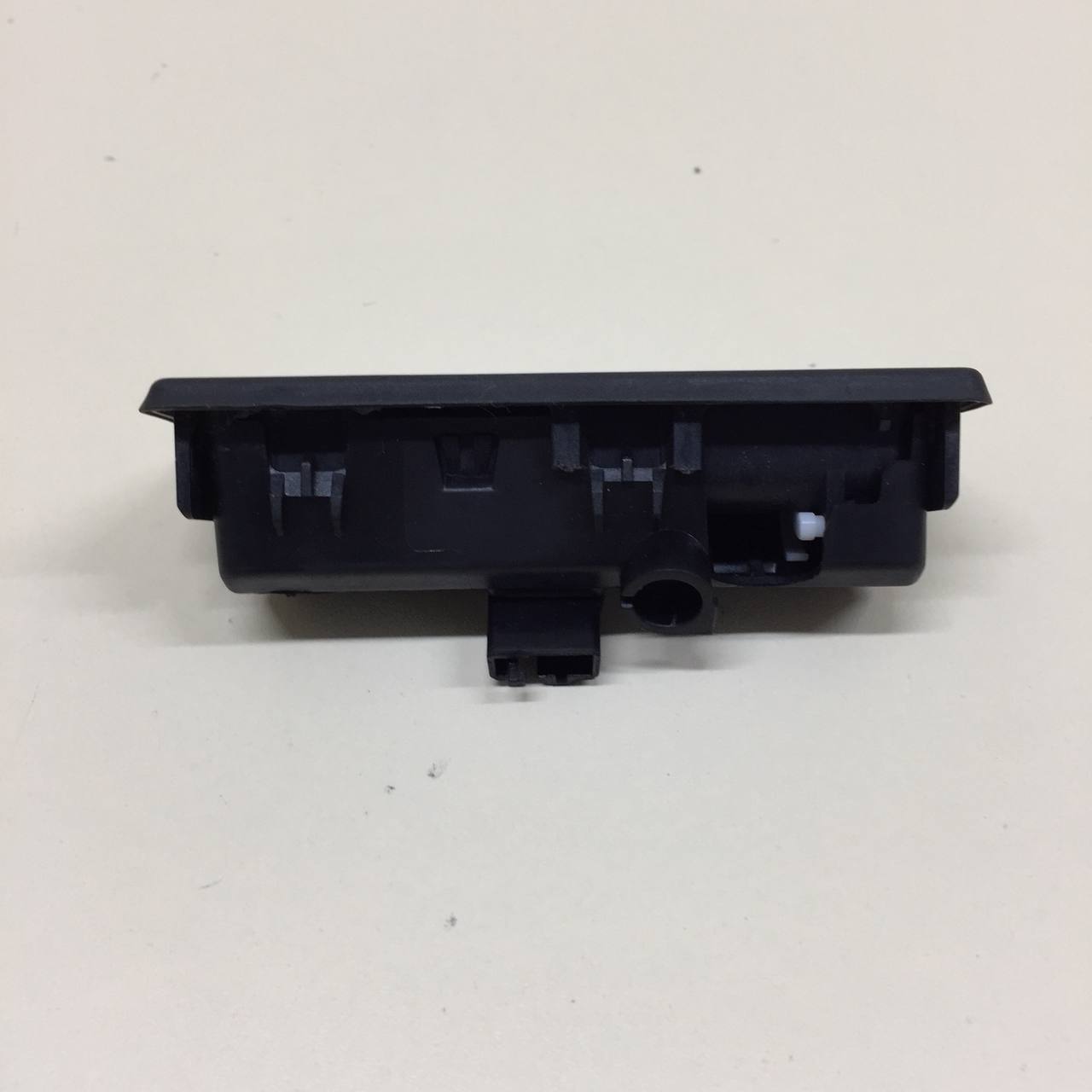 Кнопка открывания багажника Skoda Rapid 2012-2020 Кнопка открывания багажника Skoda Rapid 2012-2020