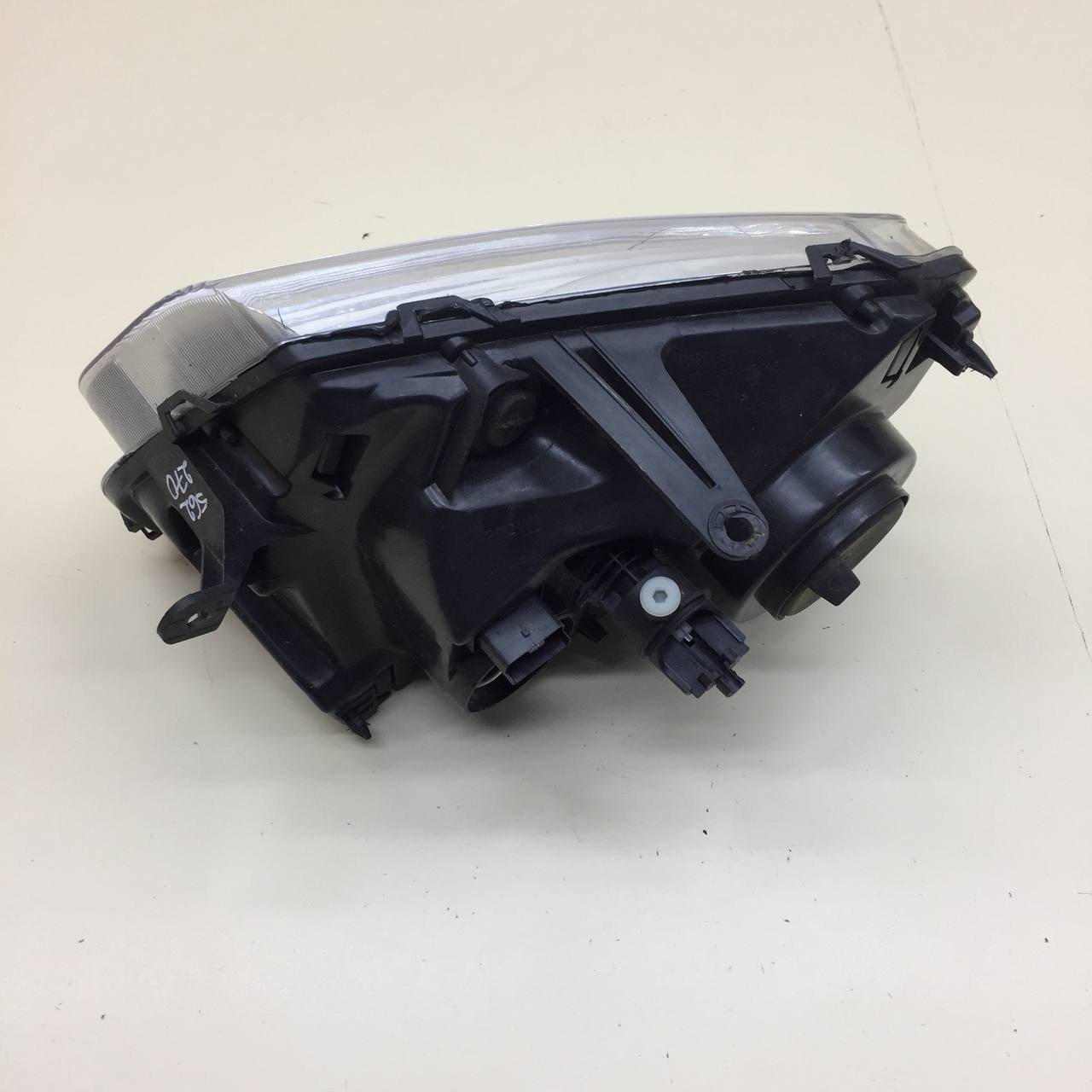 Фара правая Renault Duster (HSA, HSM) 2012> Фара правая Renault Duster (HSA, HSM) 2012>