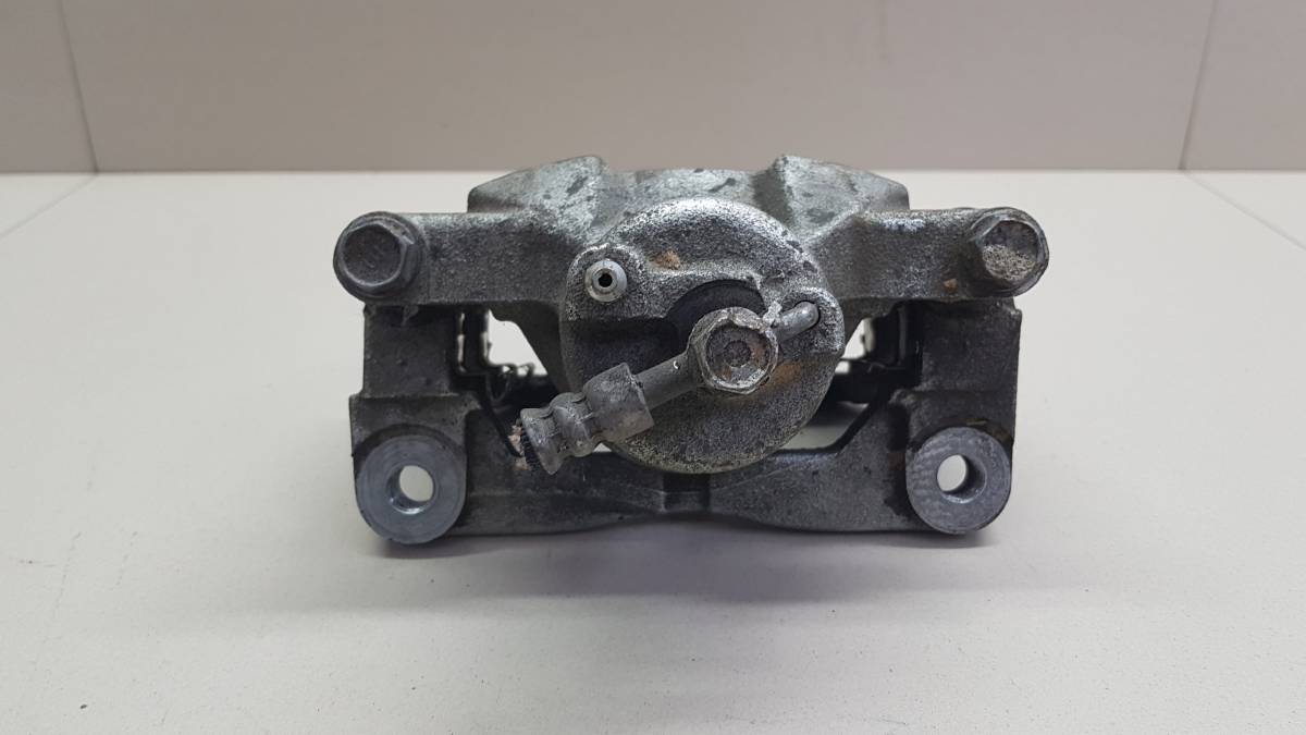 Суппорт передний левый Toyota Vitz (XP130) 2010-2016