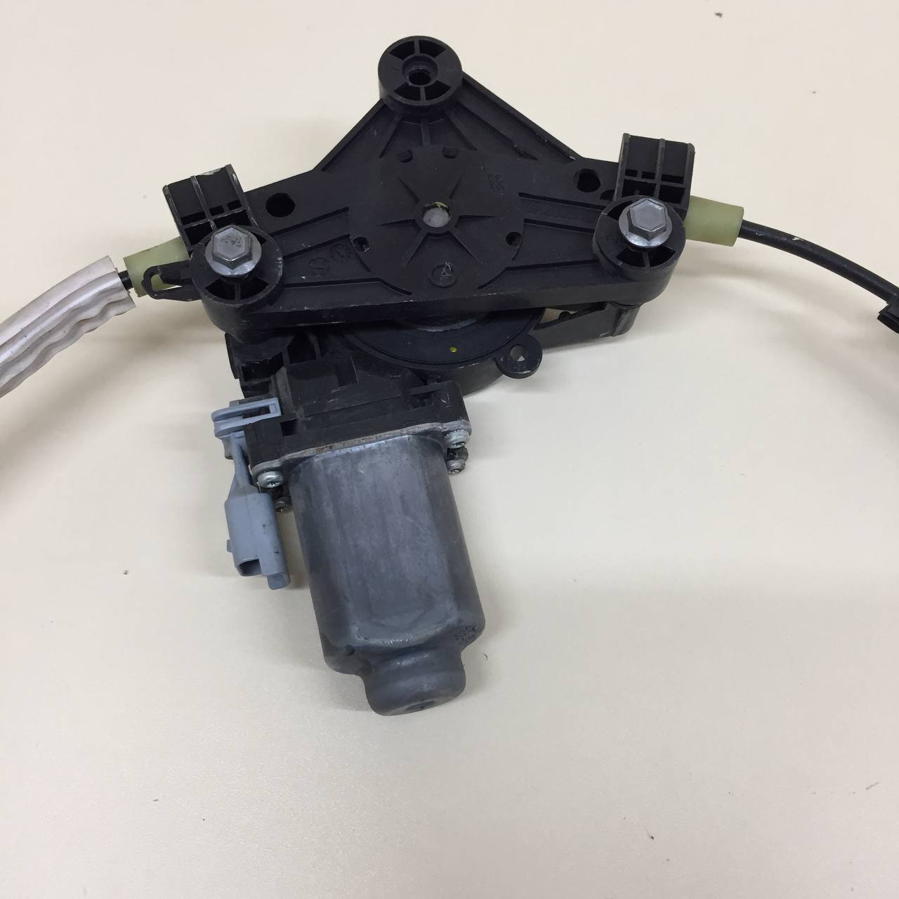 Стеклоподъемник электр. передний левый Citroen C-Elysee 2012-2017