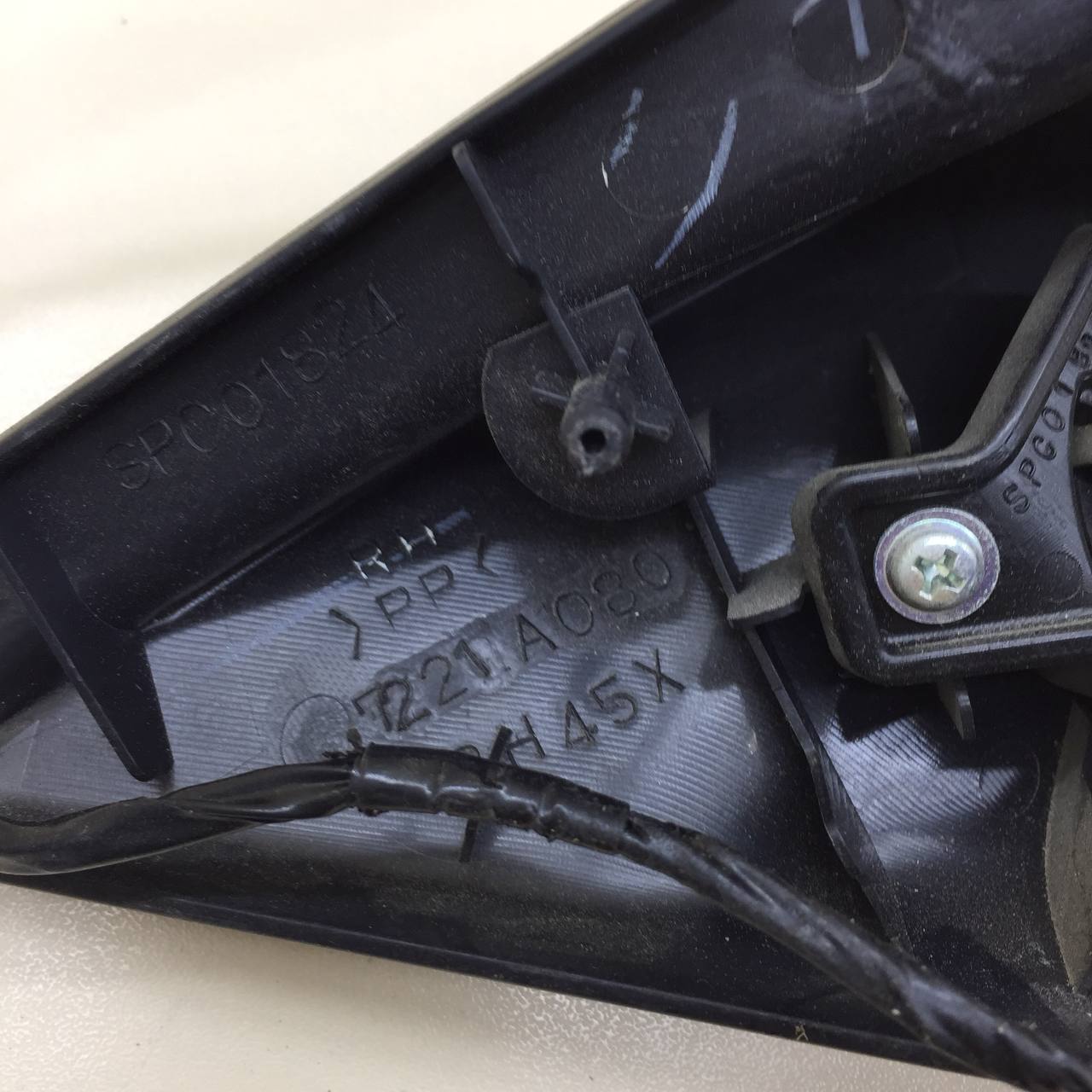 Крышка зеркала внутренняя правая Mitsubishi Outlander XL (CW) 2006-2012