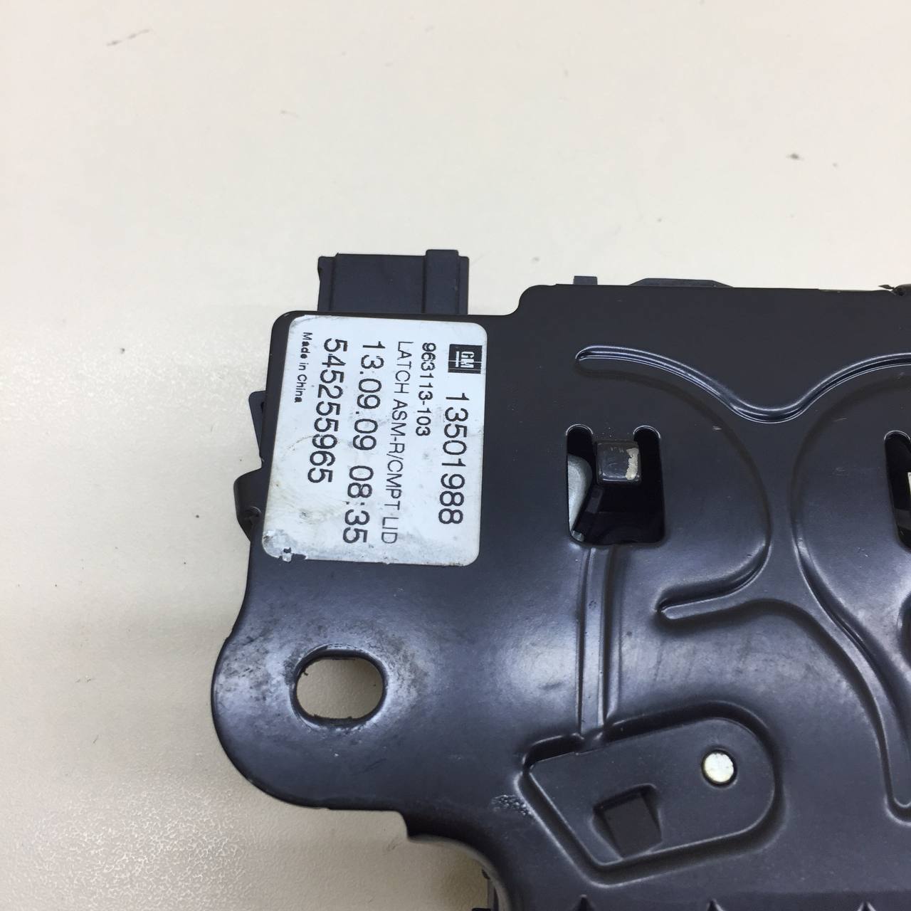 Замок багажника Chevrolet Cruze (J300) 2009-2016 Замок багажника Chevrolet Cruze (J300) 2009-2016