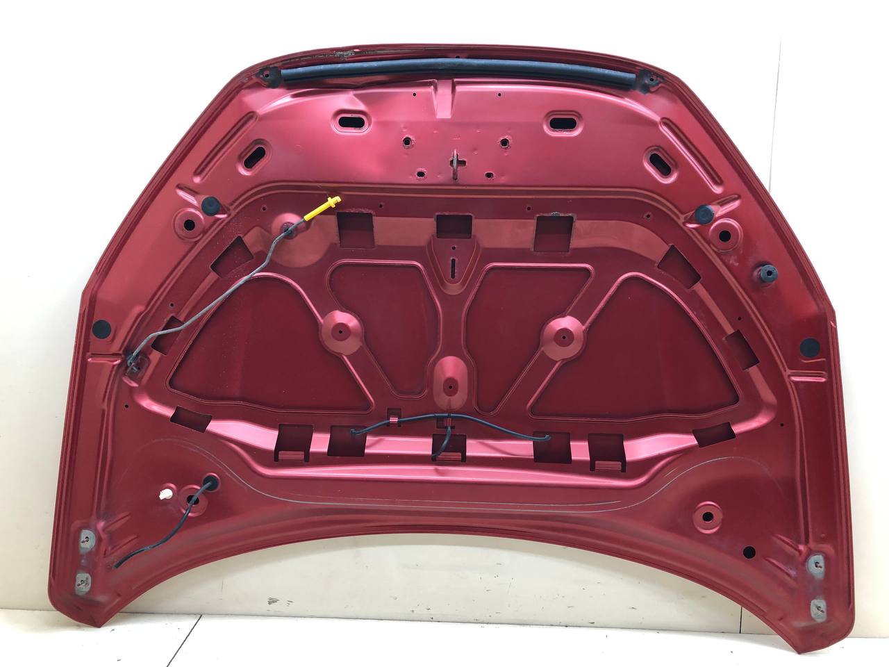 Капот Lada Vesta 2015>