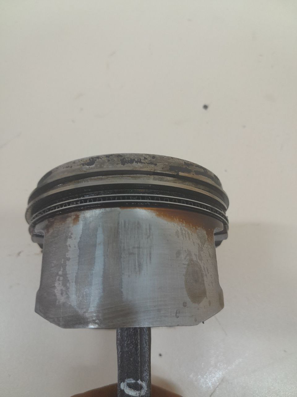 Поршень с шатуном Nissan Almera Classic (B10) 2006-2013 Поршень с шатуном Nissan Almera Classic (B10) 2006-2013