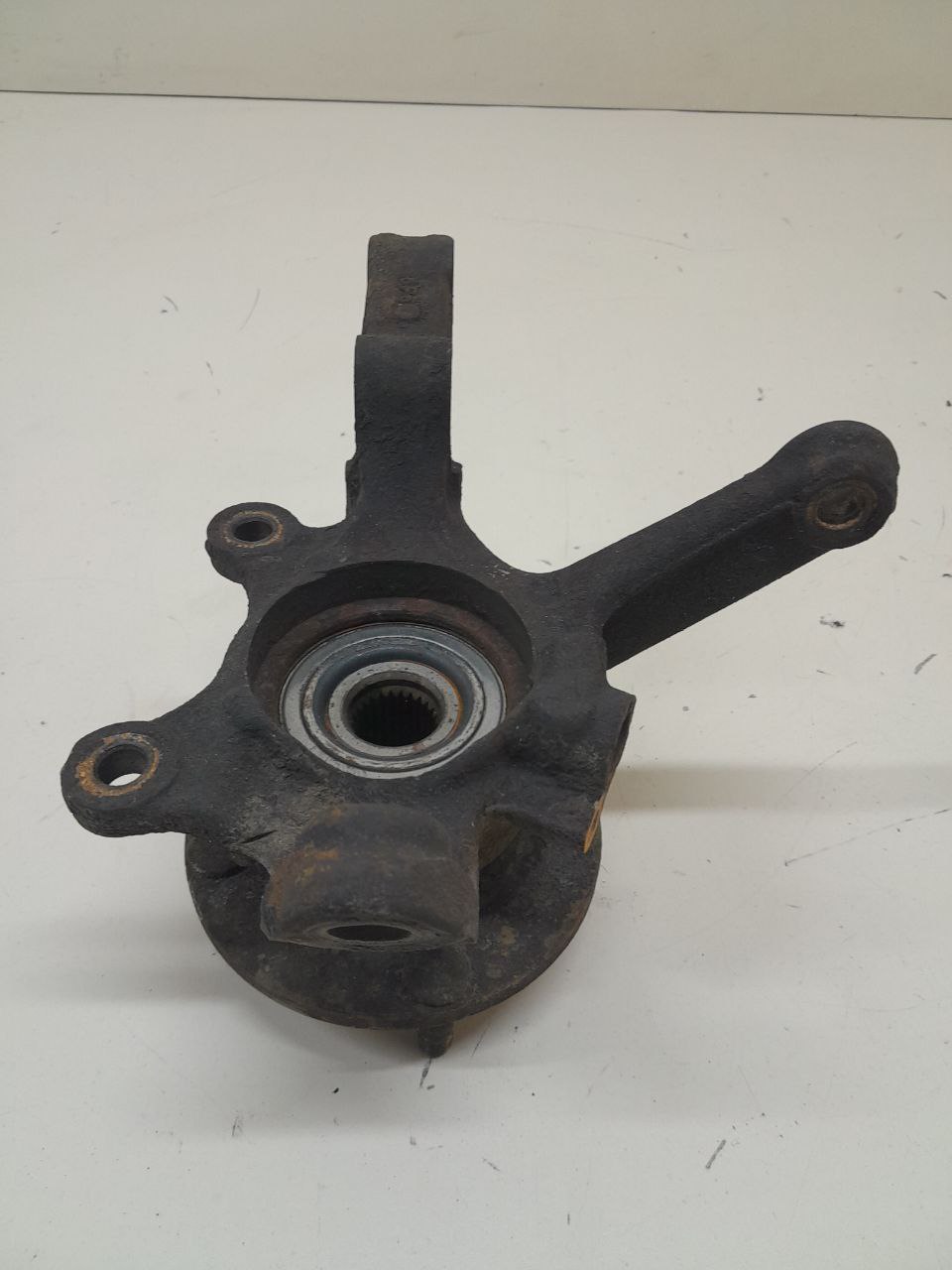 Кулак поворотный передний правый Nissan Almera (N16) 2000-2006 Кулак поворотный передний правый Nissan Almera (N16) 2000-2006