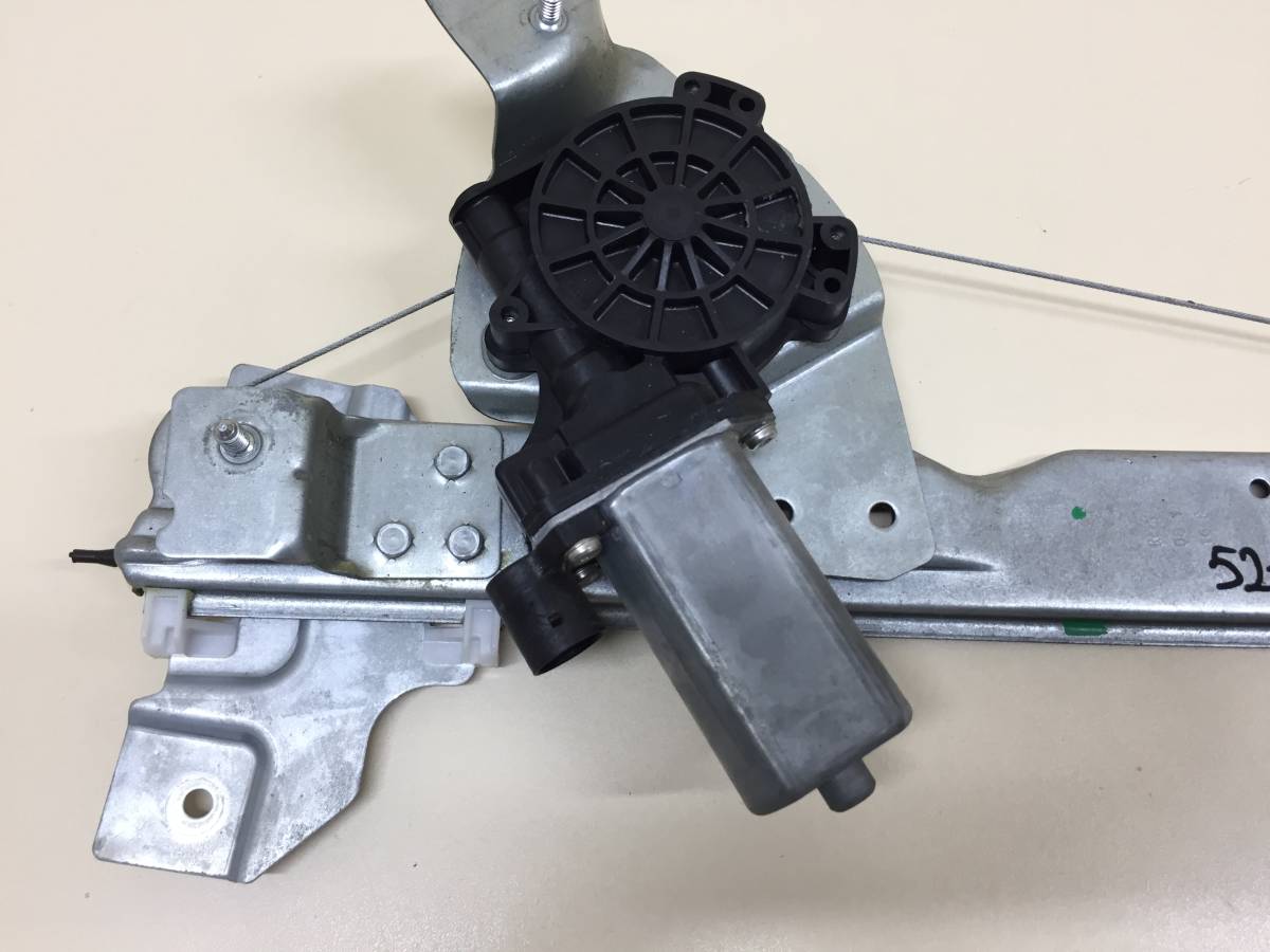 Стеклоподъемник электр. задний правый Nissan Terrano (D10) 2014>