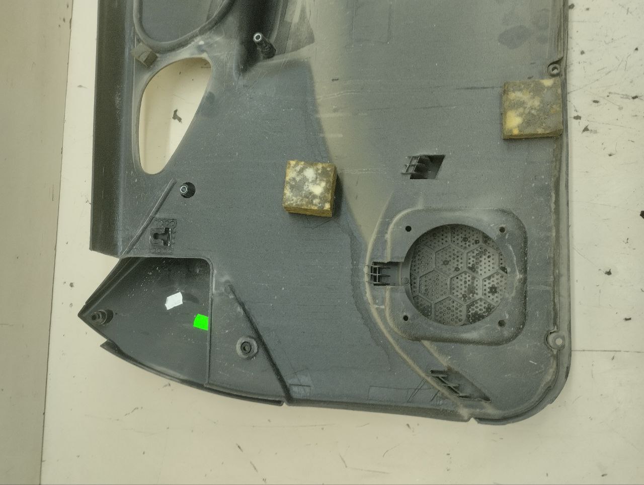 Обшивка двери передней левой Chevrolet Niva 2009-2020