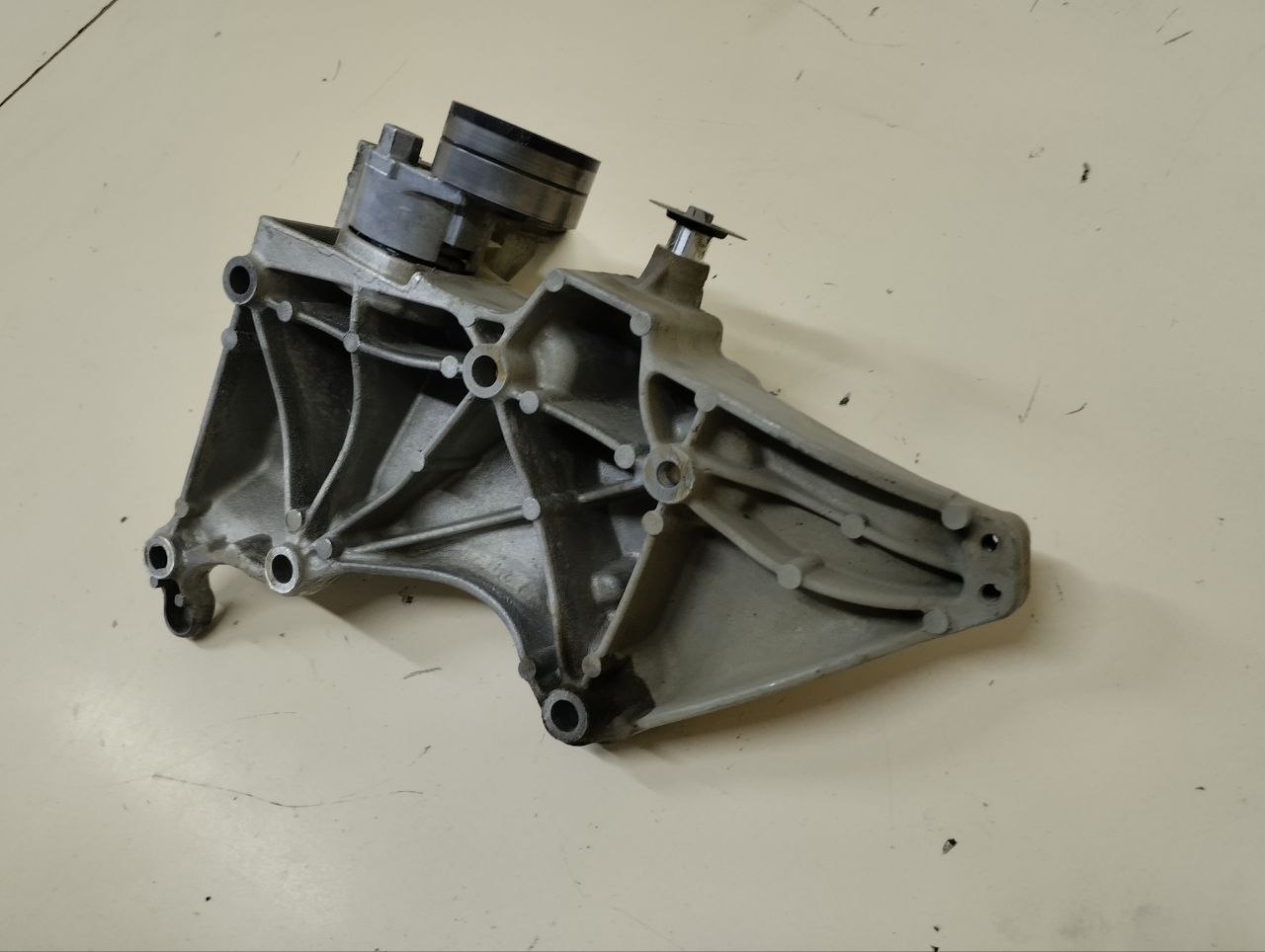 Кронштейн генератора Renault Duster (HSA, HSM) 2012>