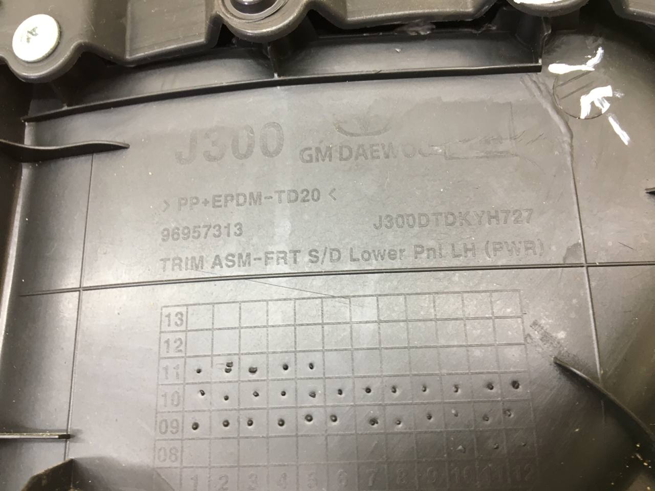 Обшивка двери передней левой Chevrolet Cruze (J300) 2009-2016