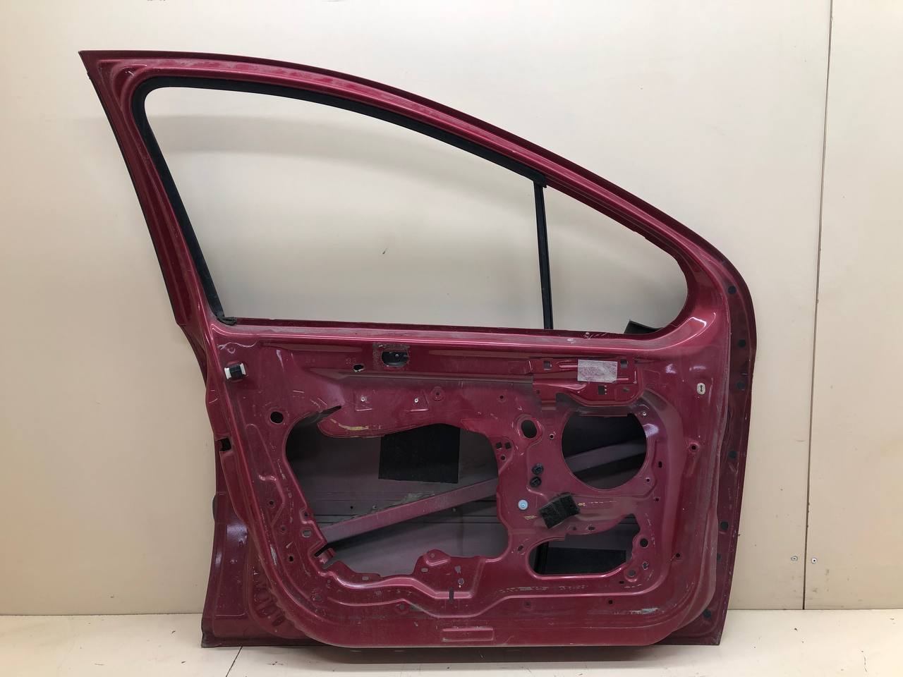 Дверь передняя левая Peugeot 207 2006-2013