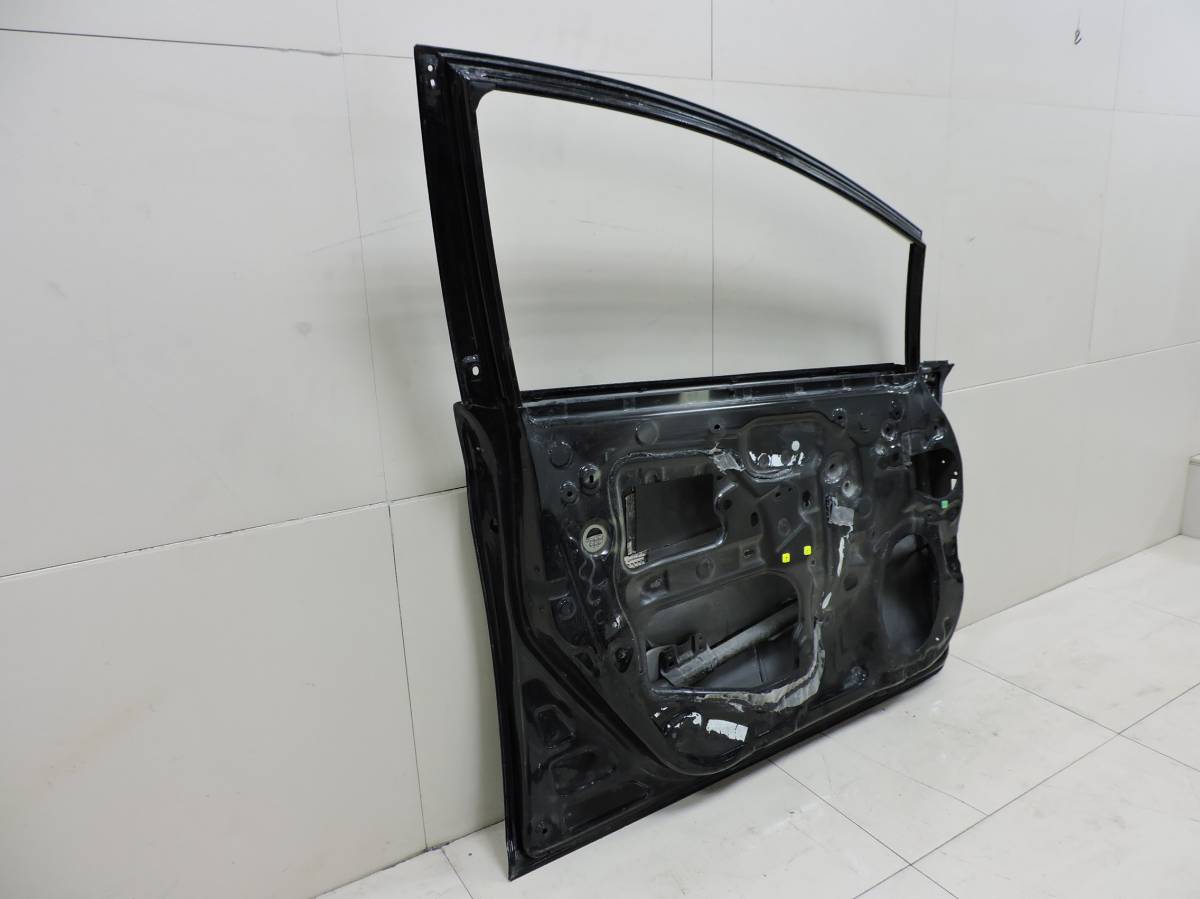 Дверь передняя левая Toyota Prius (W30) 2009-2016