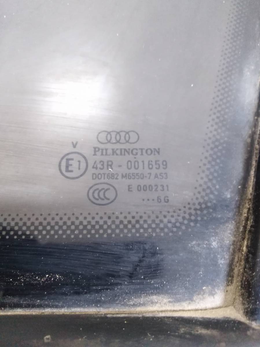 Стекло кузовное глухое правое Audi Q7 (4L) 2005-2015