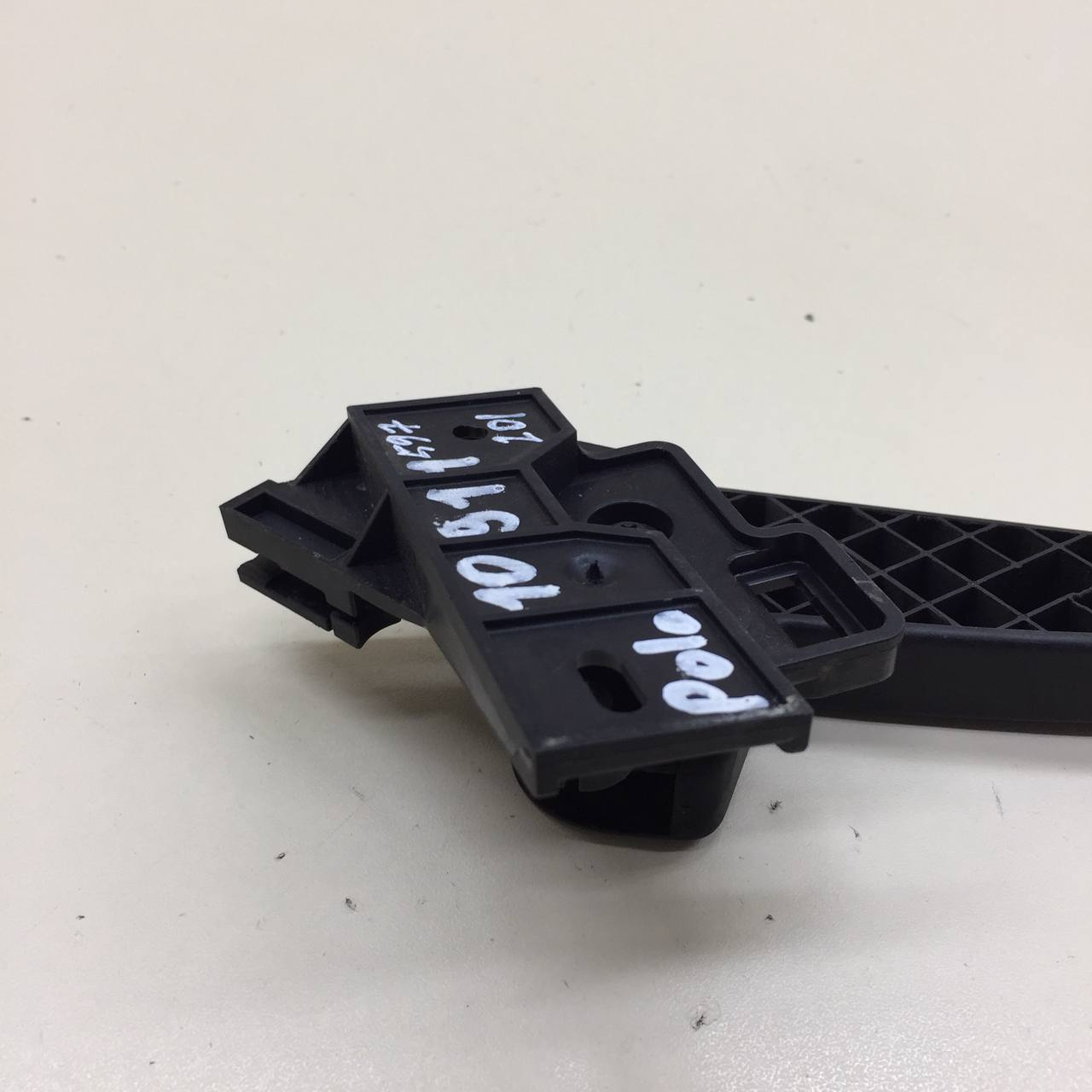 Ручка открывания капота Volkswagen Polo (MK5) 2011-2020