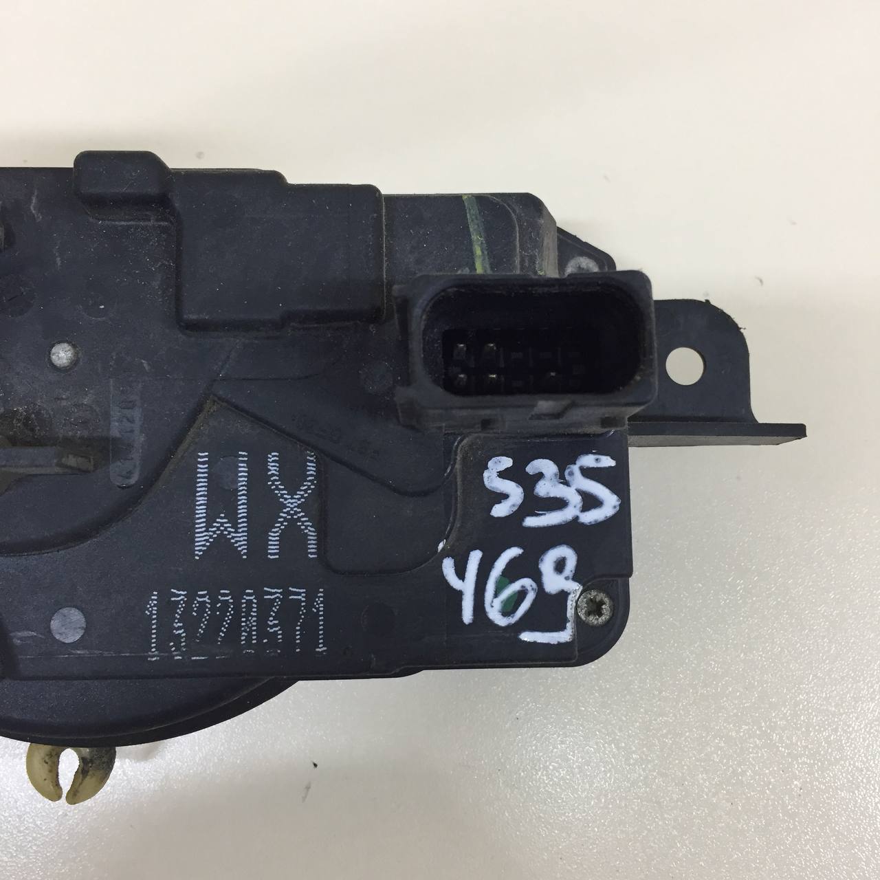Замок двери передней левой Opel Zafira (B) 2005-2012