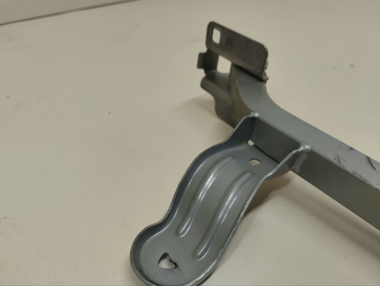 Петля крышки багажника Renault Logan (1) 2005-2014 Петля крышки багажника Renault Logan (1) 2005-2014