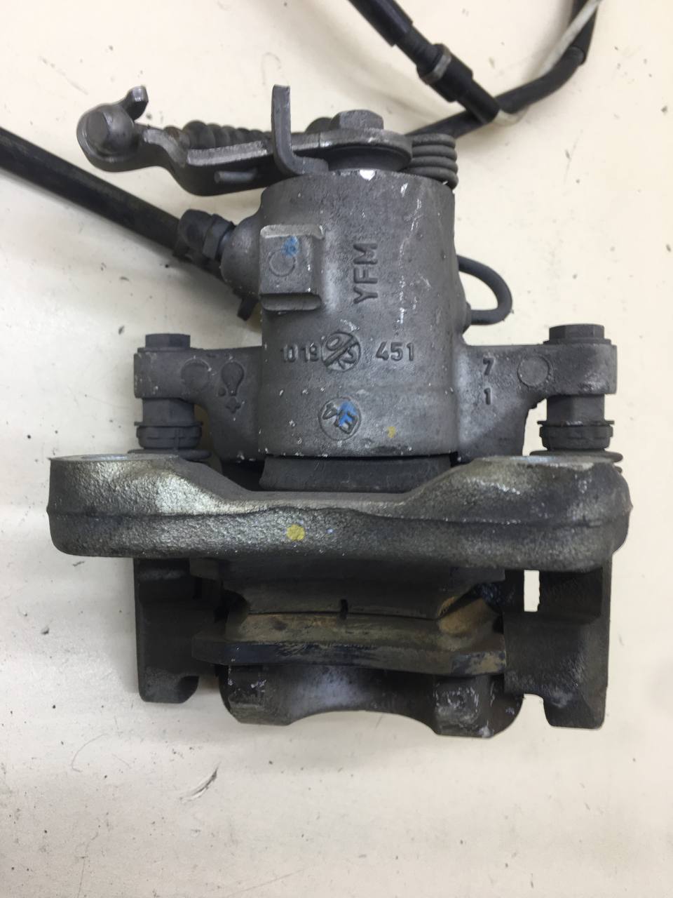 Суппорт задний левый Volkswagen Jetta (A6) 2010-2019