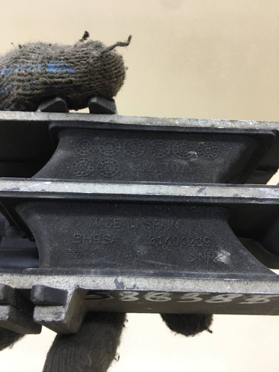 Опора двигателя Volvo XC60 2008-2017