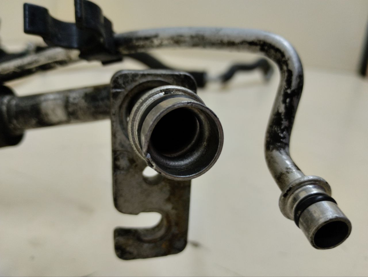 Трубка кондиционера Land Rover Discovery 3 (L319) 2004-2009