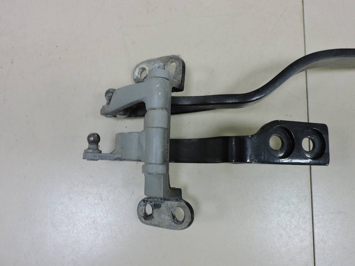 Петля двери багажника Porsche Cayenne 2003-2010