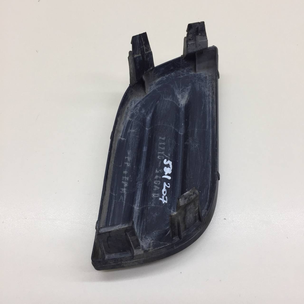 Крышка фары противотуманной левой Suzuki Liana 2001-2007 Крышка фары противотуманной левой Suzuki Liana 2001-2007