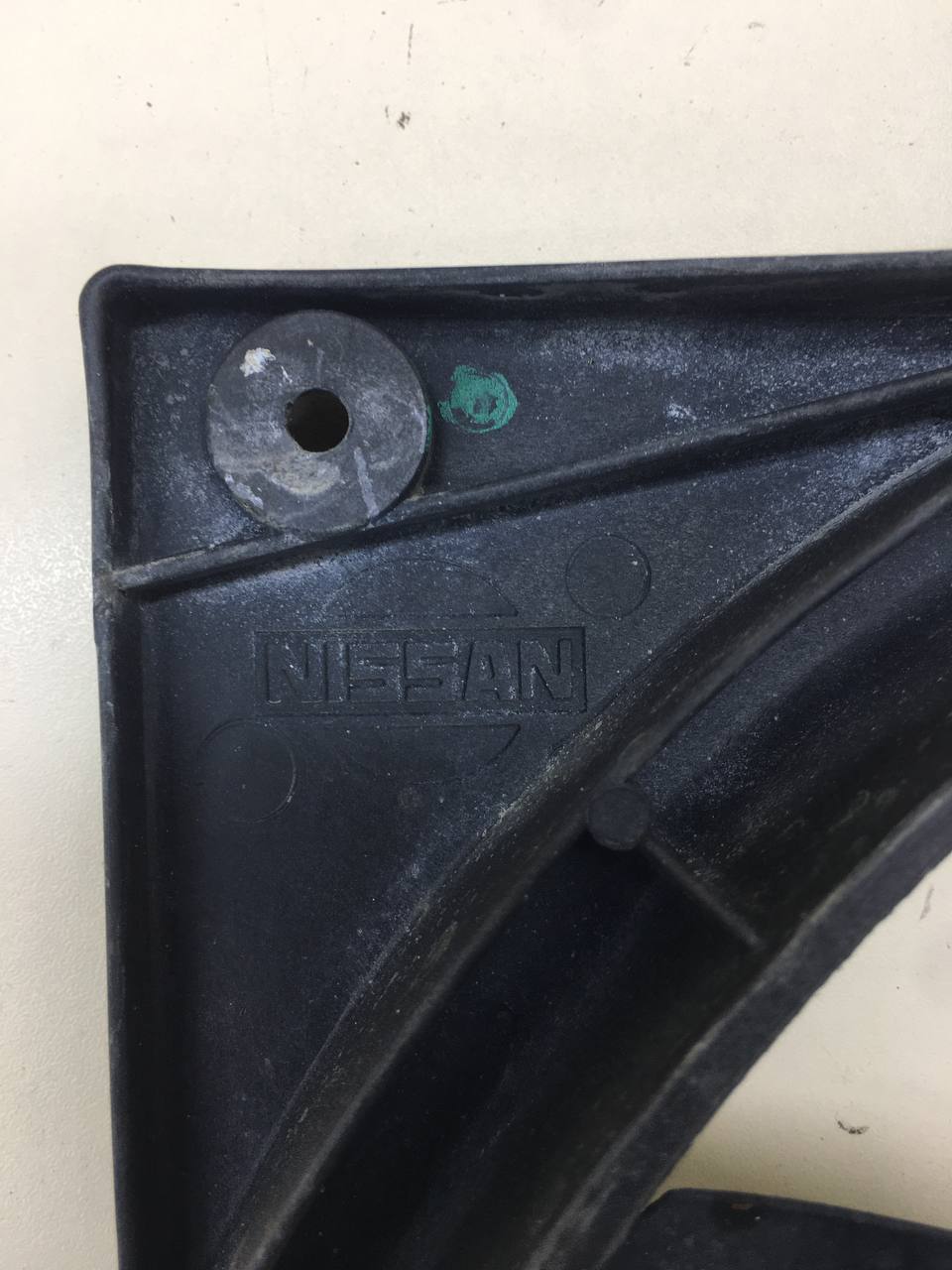 Диффузор вентилятора Nissan Primera (P12) 2002-2007 Диффузор вентилятора Nissan Primera (P12) 2002-2007