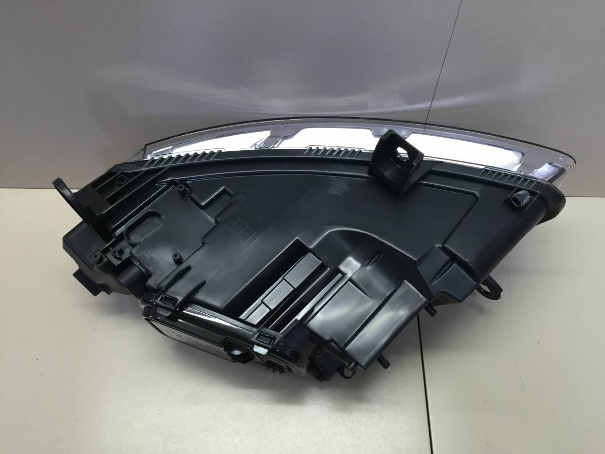 Фара правая Audi A6 (C6) 2005-2011