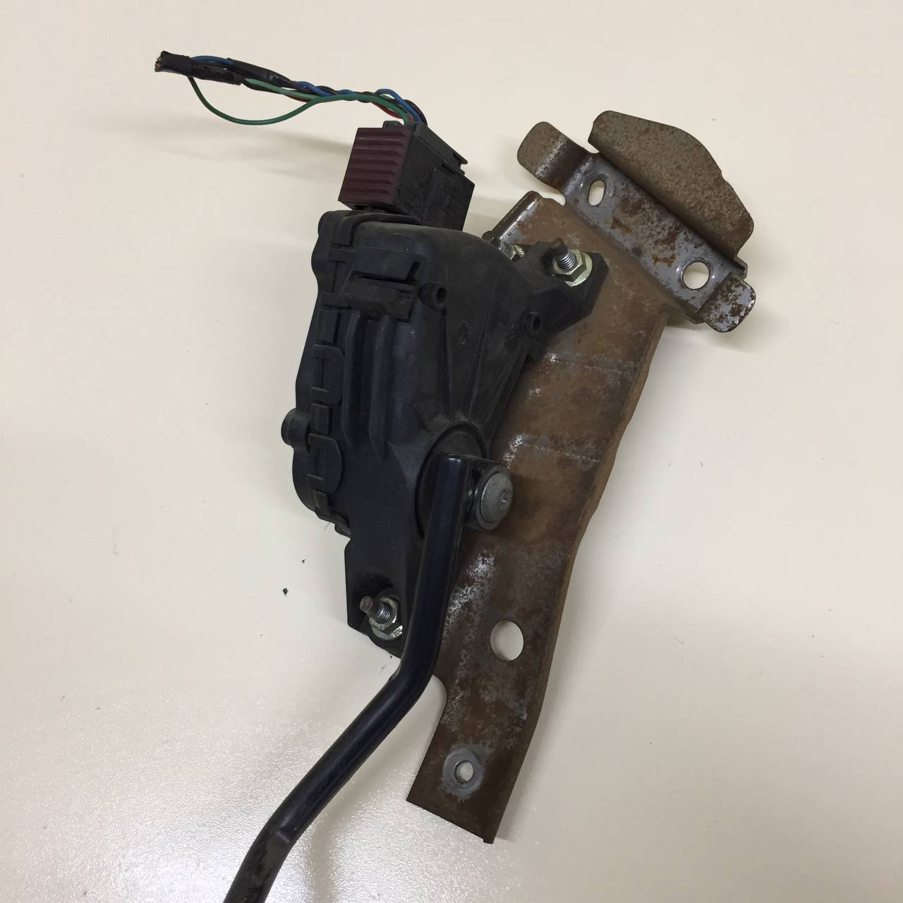 Педаль газа Nissan Almera (N16) 2000-2006 Педаль газа Nissan Almera (N16) 2000-2006